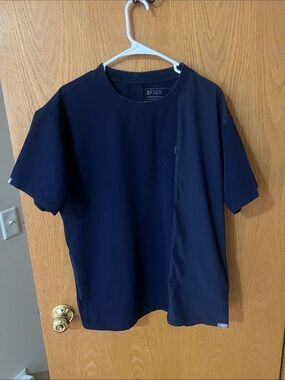 FIGS Men's Navy Short-Sleeve Scrub Top Tee